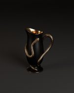 Carafe noire en porcelaine